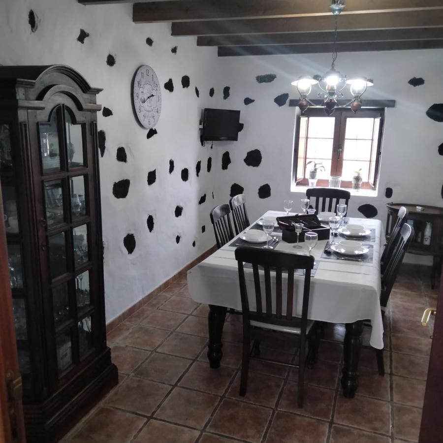 Lanzarote Casa Volcanica-Anclada Sobre La Lava Del Volcan Montana Blanca Esterno foto