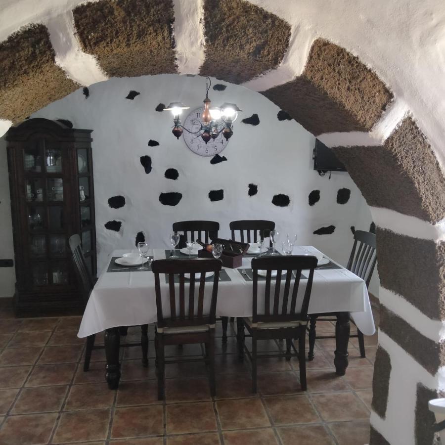 Lanzarote Casa Volcanica-Anclada Sobre La Lava Del Volcan Montana Blanca Esterno foto