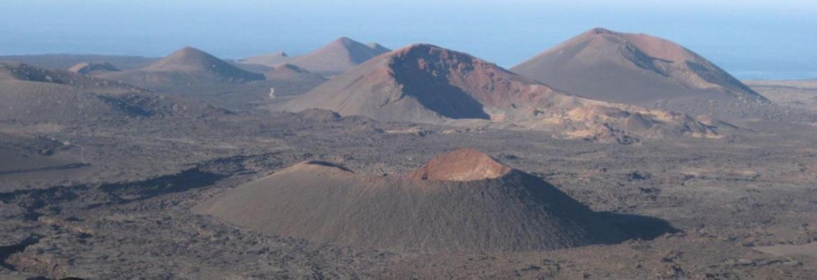 Lanzarote Casa Volcanica-Anclada Sobre La Lava Del Volcan Montana Blanca Esterno foto