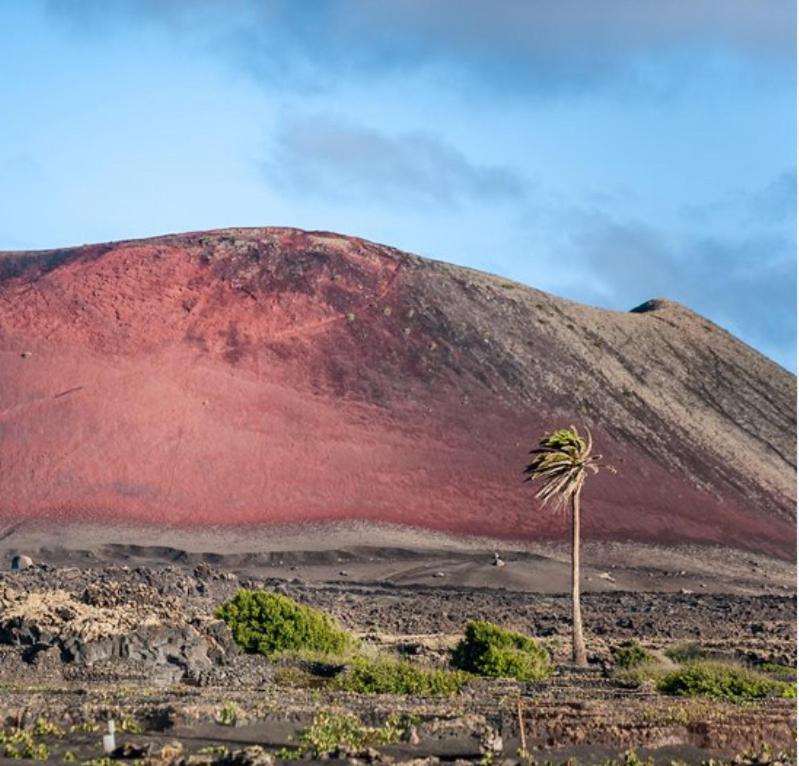 Lanzarote Casa Volcanica-Anclada Sobre La Lava Del Volcan Montana Blanca Esterno foto